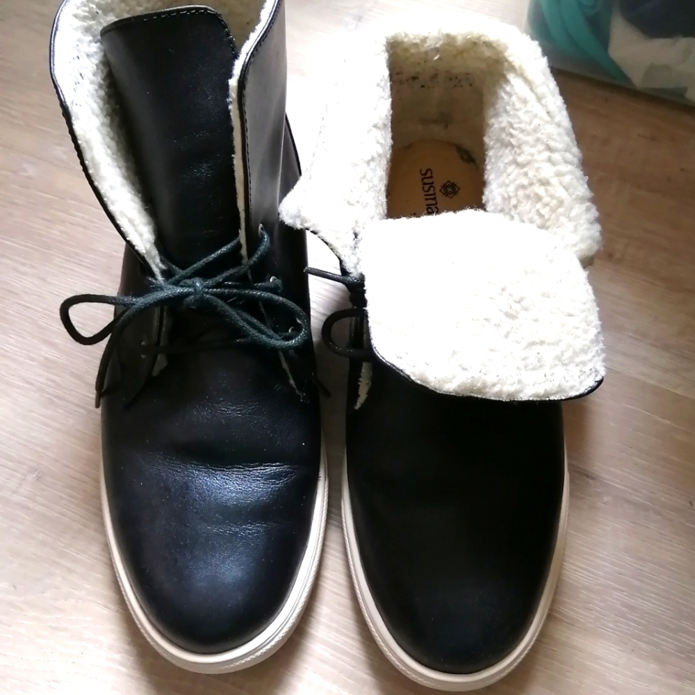 Women's black leather booties sz 10